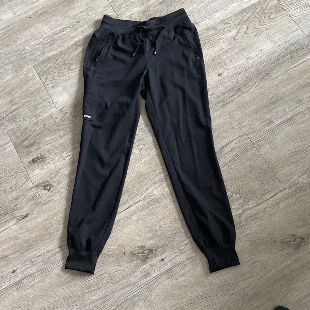 Grey’s Anatomy jogger style scrub pants. Size small tall